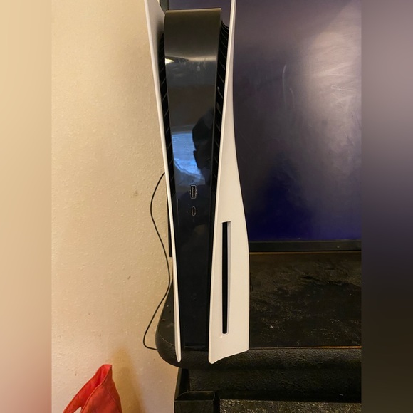 Ps5 in great condition - Picture 1 of 3